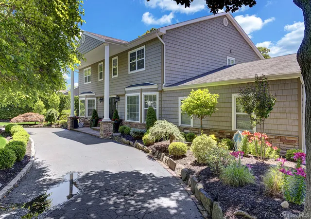Photo 3 of Sale Pending at 426 Wolf Hl Rd, Huntington, NY 11746 | MLS# 1018644 | Listing updated on 2026-09-18