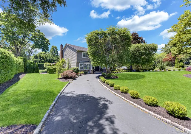 Photo 3 of Sale Pending at 426 Wolf Hl Rd, Huntington, NY 11746 | MLS# 1018644 | Listing updated on 2026-09-18