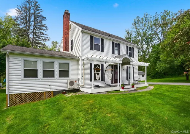Photo 3 of Sale Pending at 29 Academy St, Kerhonkson, NY 12446 | MLS# 1018651 | Listing updated on 2026-09-18