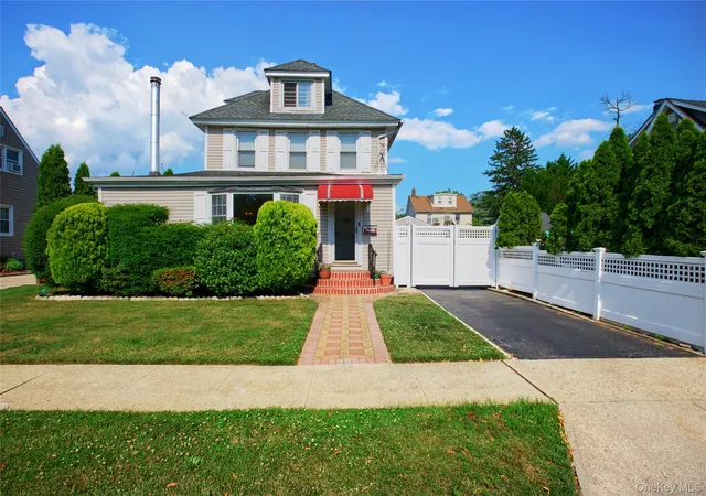 Homes for sale in Hempstead, NY | 117 Walnut St, Hempstead, NY 11552 | MLS# 1018663