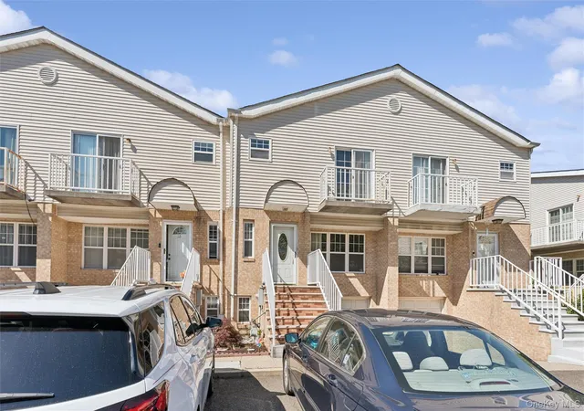 3rd image of 1601 Johnson Ave #16, Hempstead, NY 11003 | MLS# 1018668