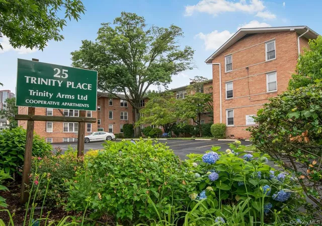 Homes for sale in New Rochelle, NY | 25 Trinity Pl #3J, New Rochelle, NY 10805 | MLS# 1018682