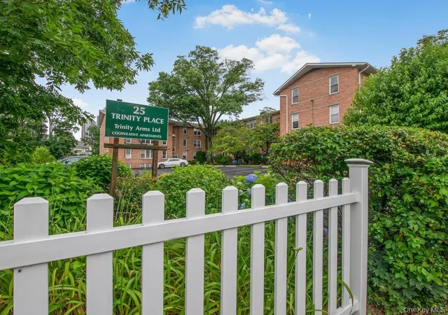 Homes for sale in New Rochelle, NY | 25 Trinity Pl #3J, New Rochelle, NY 10805 | MLS# 1018682