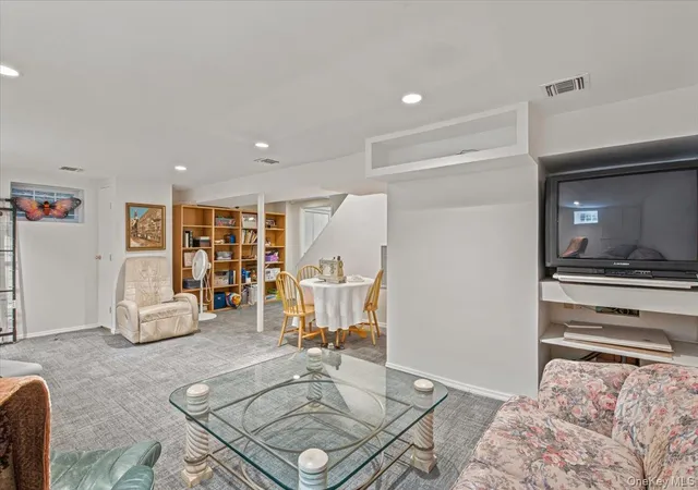 30th image of 24 Overlook Rd, Great Neck, NY 11020 | MLS# 1018683