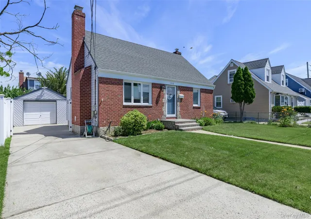 3rd image of 1316 Telegram Ave, Hempstead, NY 11003 | MLS# 1018692