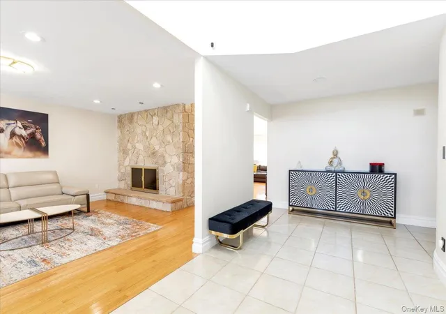 4th image of 219 Carnation Dr, Farmingdale, NY 11735 | MLS# 1018695