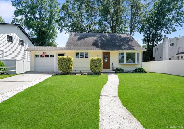 Photo 1 of Sale Pending at 116 Spruce St, Oyster Bay, NY 11762 | MLS# 1018702 | Listing updated on 2026-08-16