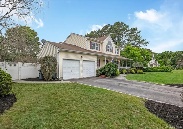 3rd image of 10 John St, Selden, NY 11784 | MLS# 1018734
