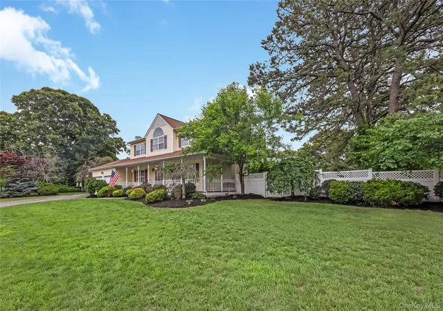 4th image of 10 John St, Selden, NY 11784 | MLS# 1018734