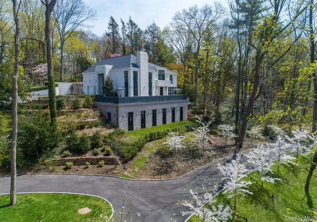 Photo 2 of Mansion for sale at 8 Frost Crk Dr, Locust Valley, NY 11560 | MLS# 1018743 | Listing updated on 2026-09-01