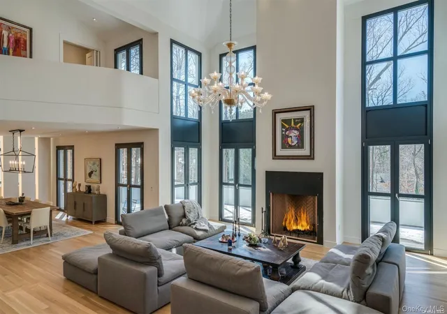 Photo 3 of Single family home for sale at 8 Frost Crk Dr, Locust Valley, NY 11560 | MLS# 1018743 | Listing updated on 2026-09-01