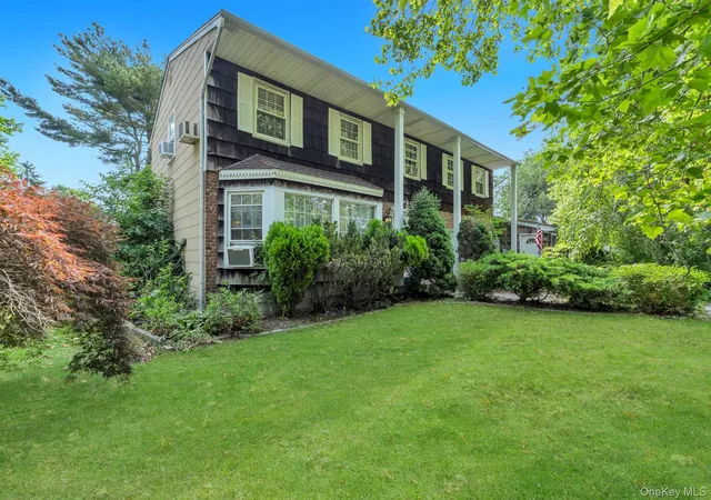 3rd image of 55 Riverview Ct, Islip, NY 11769 | MLS# 1018752
