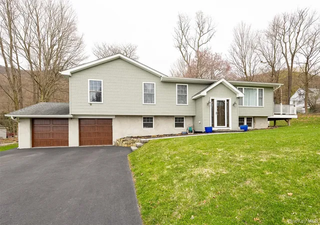 Photo 1 of Single family home for sale at 8 Willow Rd, Beacon, NY 12508 | MLS# 1018763 | Listing updated on 2026-09-27