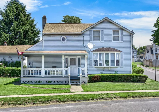 Photo 1 of Single family home for sale at 101 W Bridge St, Saugerties, NY 12477 | MLS# 1018782 | Listing updated on 2026-10-07