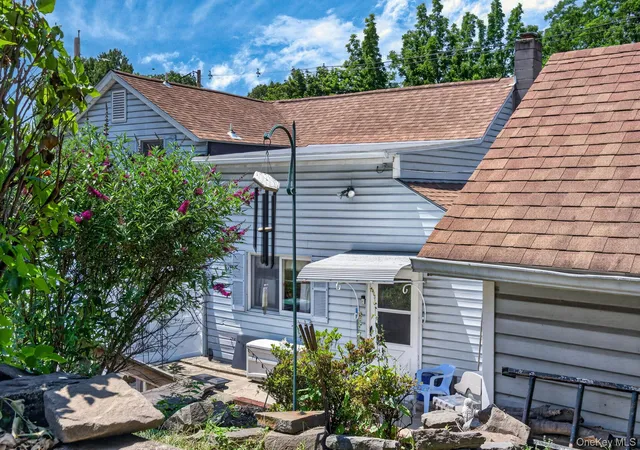 Photo 3 of Single family home for sale at 101 W Bridge St, Saugerties, NY 12477 | MLS# 1018782 | Listing updated on 2026-10-08