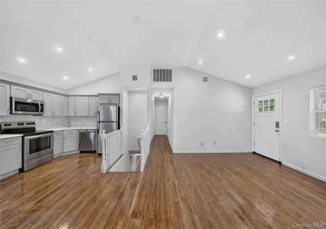 5th image of 13 Pinetop Dr, Shirley, NY 11967 | MLS# 1018787