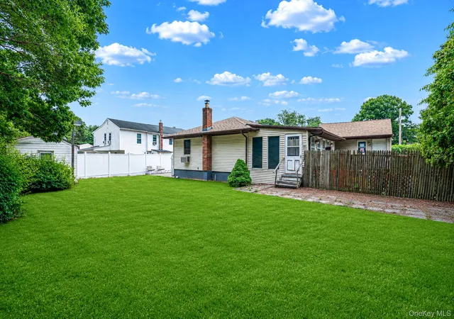 41st image of 119 Chanel Dr E, Shirley, NY 11967 | MLS# 1018809