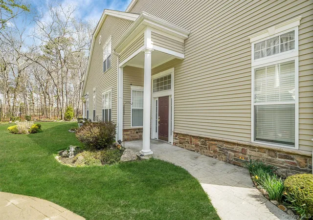 Photo 2 of Sale Pending at 11 Ovation Pl, Brookhaven, NY 11941 | MLS# 1018820 | Listing updated on 2026-08-30
