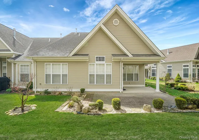Photo 3 of Sale Pending at 11 Ovation Pl, Brookhaven, NY 11941 | MLS# 1018820 | Listing updated on 2026-08-30