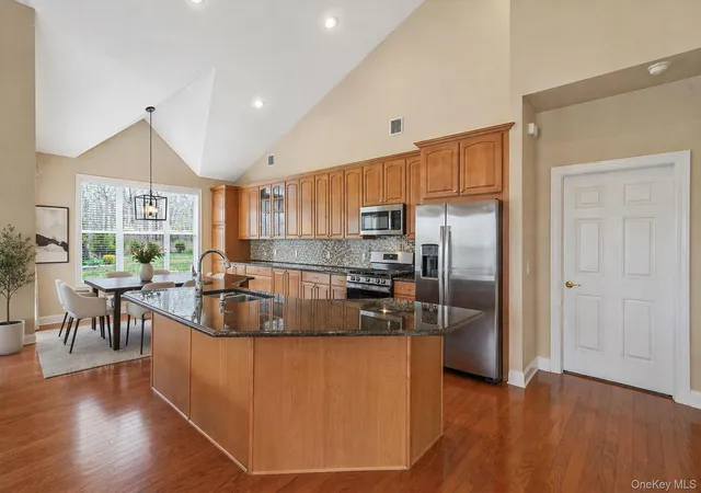 Listing Photo 5 - Condo for sale in building located at 11 Ovation Pl, Brookhaven, NY 11941