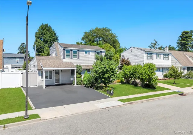 Photo 2 of Sale Pending at 26 Picture Ln, Hicksville, NY 11801 | MLS# 1018831 | Listing updated on 2026-08-16