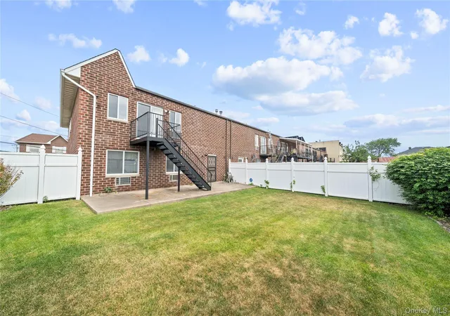 Photo 2 of Single family home for sale at 195 Beach 60th St, New York, NY 11692 | MLS# 1018834 | Listing updated on 2026-09-13