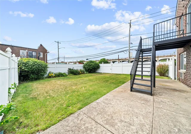 Photo 3 of Single family home for sale at 195 Beach 60th St, New York, NY 11692 | MLS# 1018834 | Listing updated on 2026-09-13