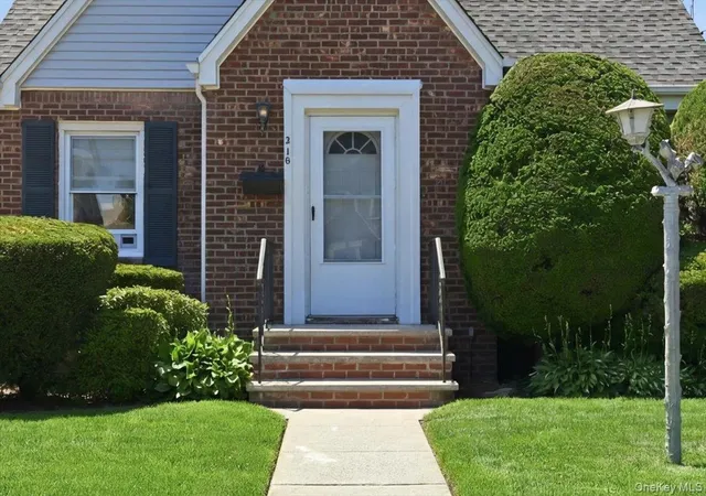 Photo 21 of Sale Pending at 210 Madison St, Franklin Square, NY 11010 | MLS# 1018845 | Listing updated on 2026-07-23