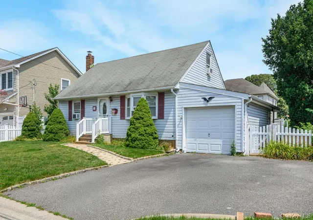 2nd image of 18 Plymouth Rd, Massapequa, NY 11758 | MLS# 1018854
