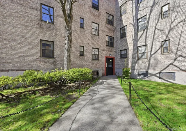 Photo 2 of Sale Pending at 7837 Main St #2D, Flushing, NY 11367 | MLS# 1018867 | Listing updated on 2026-09-21