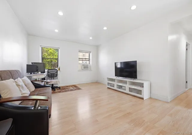 Photo 4 of Sale Pending at 7837 Main St #2D, Flushing, NY 11367 | MLS# 1018867 | Listing updated on 2026-09-21