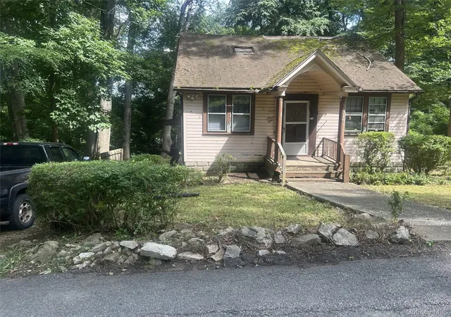 1st image of 214 Walnut Rd, Putnam Valley, NY 10537 | MLS# 1018877