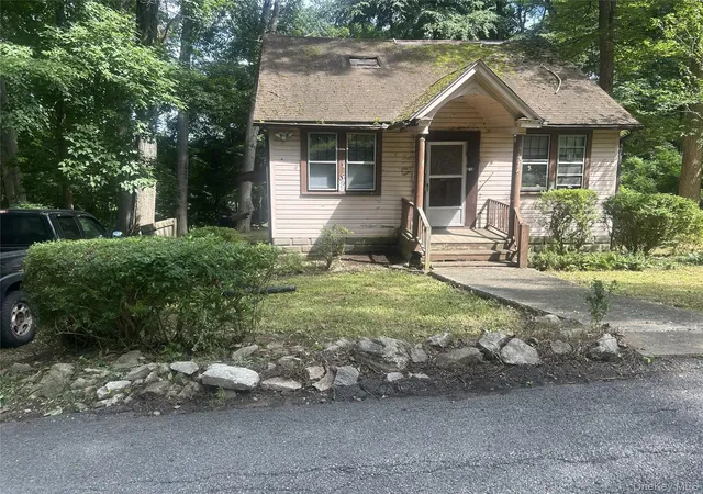 2nd image of 214 Walnut Rd, Putnam Valley, NY 10537 | MLS# 1018877