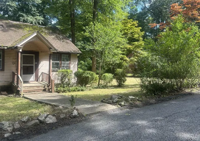 3rd image of 214 Walnut Rd, Putnam Valley, NY 10537 | MLS# 1018877
