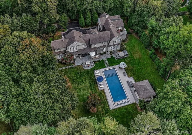 Photo 1 of Mansion for sale at 192 Burtis Ln, Oyster Bay, NY 11791 | MLS# 1018900 | Listing updated on 2026-10-07