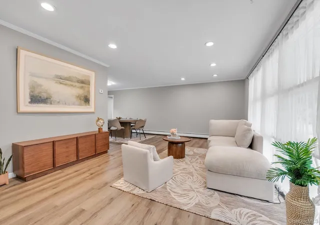 Photo 3 of Single family home for sale at 125 Baker Hl Rd, North Hempstead, NY 11023 | MLS# 1018946 | Listing updated on 2026-09-15