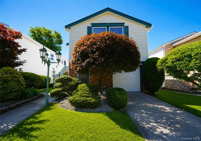 2nd image of 47 Stanley Cir, Staten Island, NY 10308 | MLS# 1018962