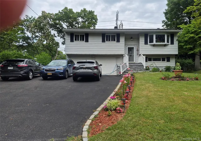 2nd image of 4401 Express Dr N, Ronkonkoma, NY 11779 | MLS# 1018984