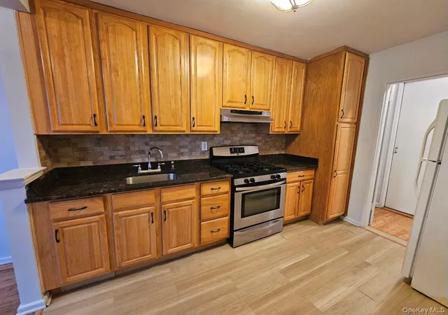 Homes for sale in New York, NY | 151 05 Cross Island Pkwy #3E, New York, NY 11357 | MLS# 1018988