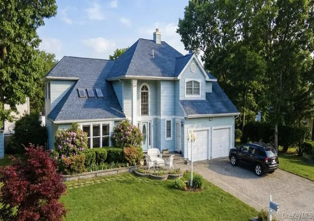 1st image of 9 Dexter St, Selden, NY 11784 | MLS# 1019005