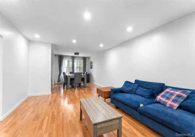 3rd image of 9 Ash Pl, New Hyde Park, NY 11040 | MLS# 1019019