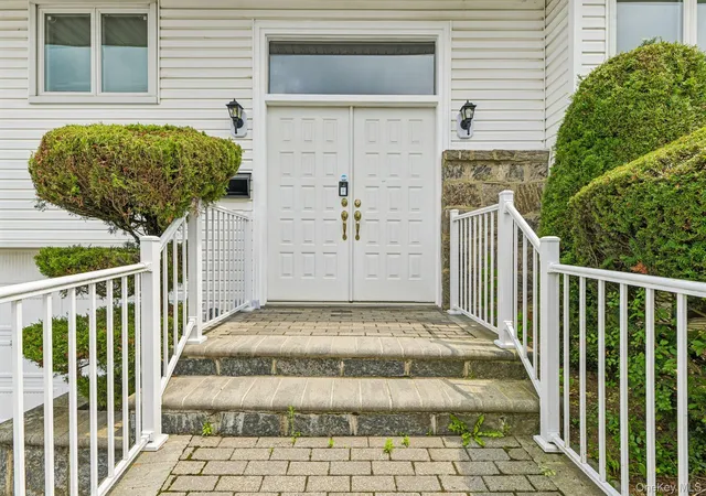 Photo 2 of Single family home for sale at 14 Gloria Pl, Oyster Bay, NY 11803 | MLS# 1019023 | Listing updated on 2026-10-30