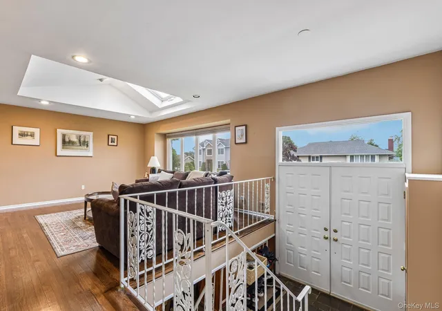 Photo 3 of Single family home for sale at 14 Gloria Pl, Oyster Bay, NY 11803 | MLS# 1019023 | Listing updated on 2026-10-30