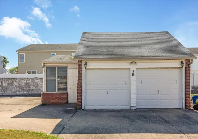 3rd image of 38 Buchanan Ave, Babylon, NY 11701 | MLS# 1019032
