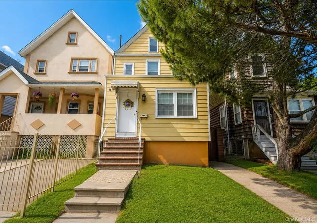 Homes for sale in New York, NY | 34 Simonson Pl, New York, NY 10302 | MLS# 1019035