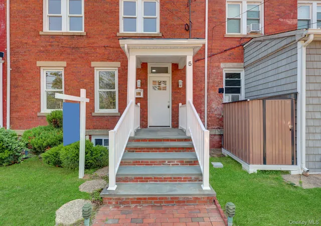 2nd image of 5 Columbia St, Oyster Bay, NY 11735 | MLS# 1019049