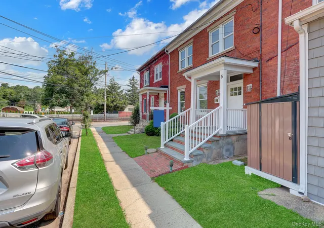 3rd image of 5 Columbia St, Oyster Bay, NY 11735 | MLS# 1019049