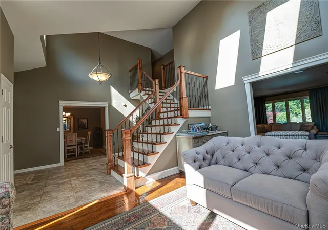 5th image of 9 Crick Holly Ln, Islip, NY 11730 | MLS# 1019052