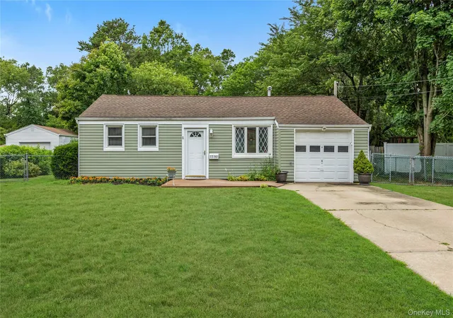 1st image of 1580 N Gardiner Dr, Bay Shore, NY 11706 | MLS# 1019062