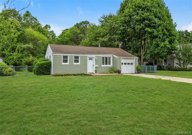 20th image of 1580 N Gardiner Dr, Bay Shore, NY 11706 | MLS# 1019062